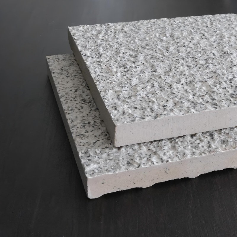 Hvordan kopiere den buskhamrede overflaten av naturstein på keramiske fliser? Beata Ceramics har den velprøvde metoden!