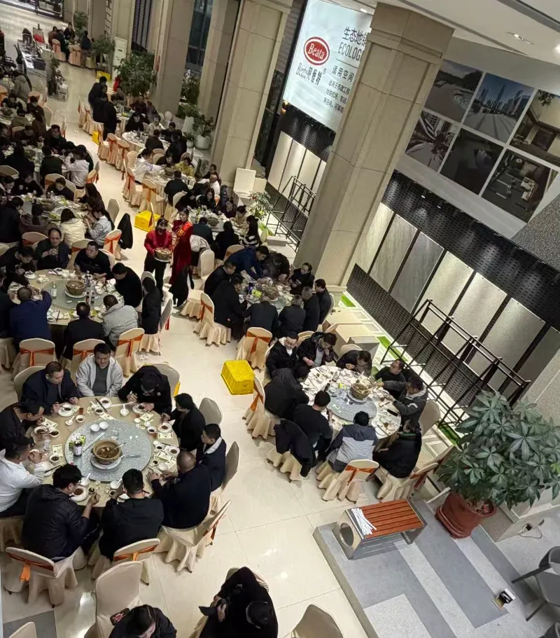 Beata Ceramics' årsavslutningsbankett en suksess | Inntekter overstiger 400 millioner RMB for det nye året, nye produkter debuterer på Xiamen INT'L Stone Fair